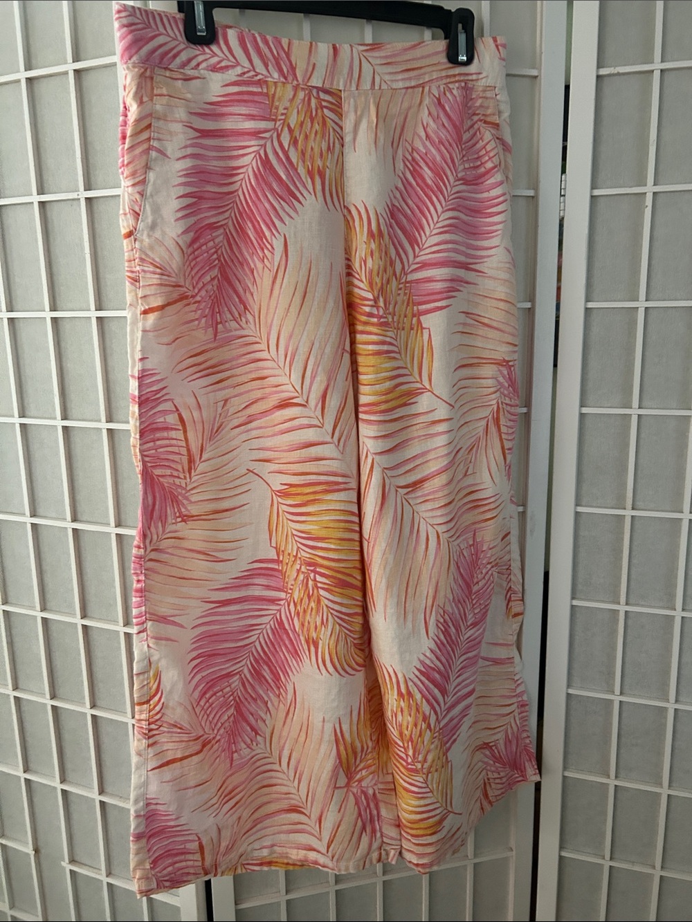 Tahari Pink & White Leaf-Print Wide Leg Pants
